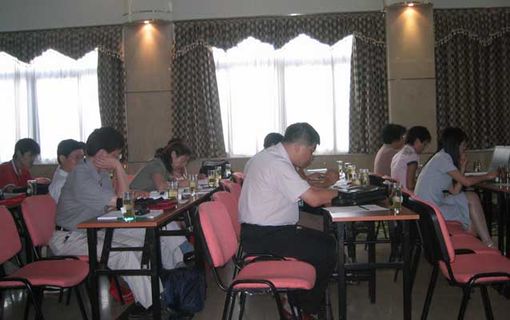 “十一五”中國制造業(yè)信息化技術(shù)及其標(biāo)準(zhǔn)化發(fā)展研討會暨2004年全國工業(yè)自動化系統(tǒng)與集成標(biāo)準(zhǔn)化技術(shù)委員會年會及工業(yè)機(jī)器人標(biāo)準(zhǔn)劃分技術(shù)委員會換屆會，各參會人員聽取演講人員的報告，吸取經(jīng)驗(yàn)